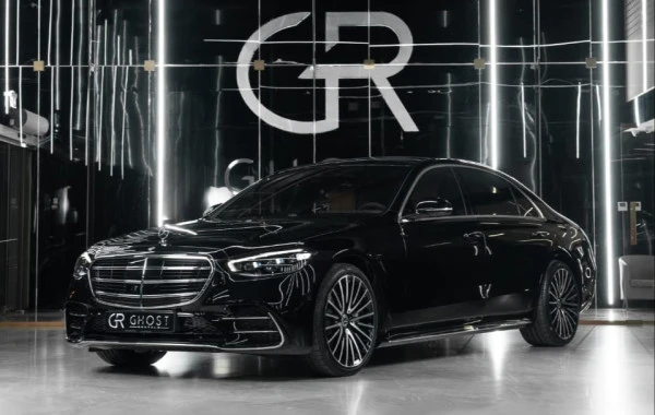 Black Mercedes S500, 2025