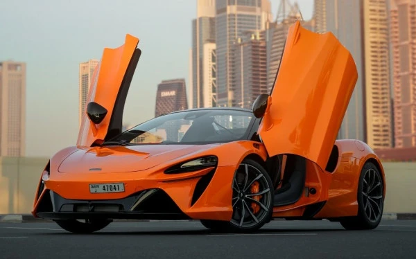 McLaren Artura Spider