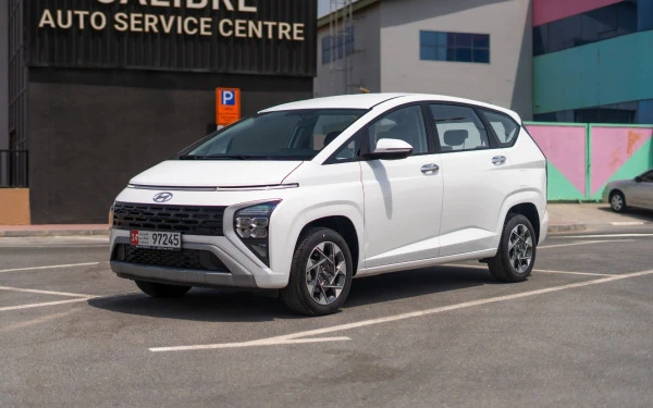 White Hyundai Stargazer}