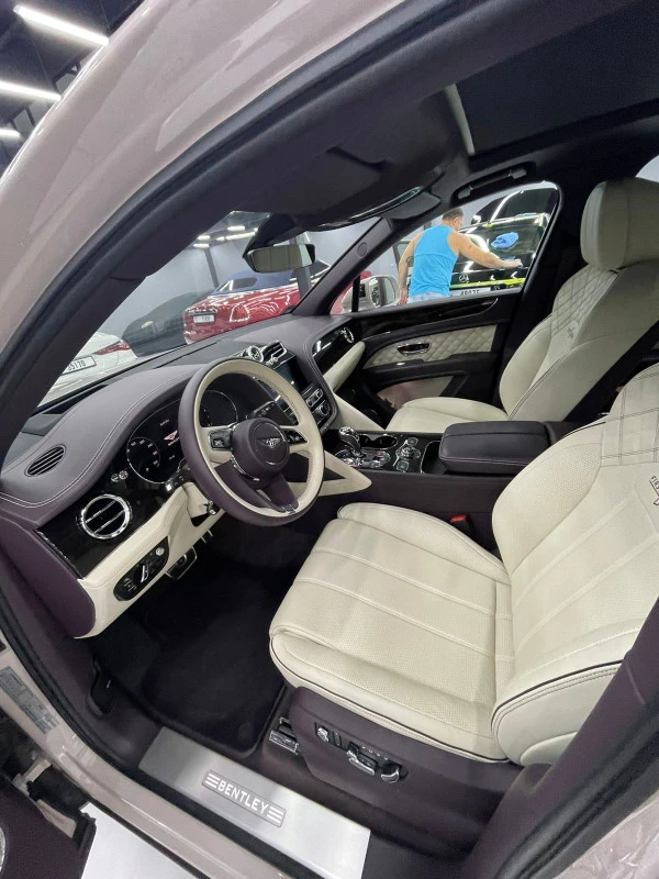  Beige Bentley Bentayga Photo 