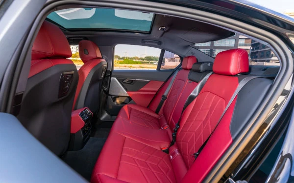  Black BMW 520i Photo 