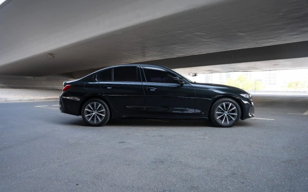  Black BMW 318i Photo 