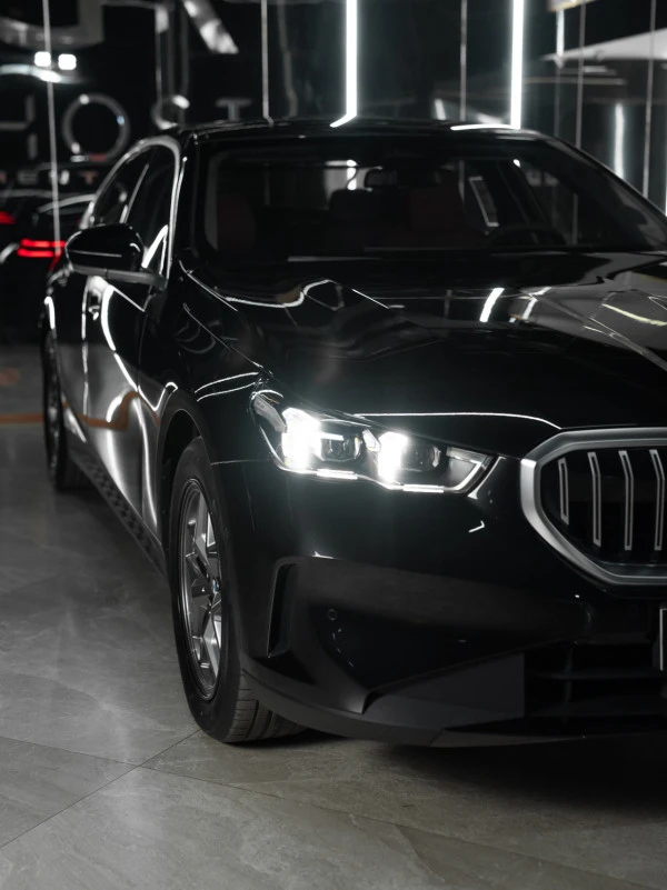  Black BMW 520i Photo 