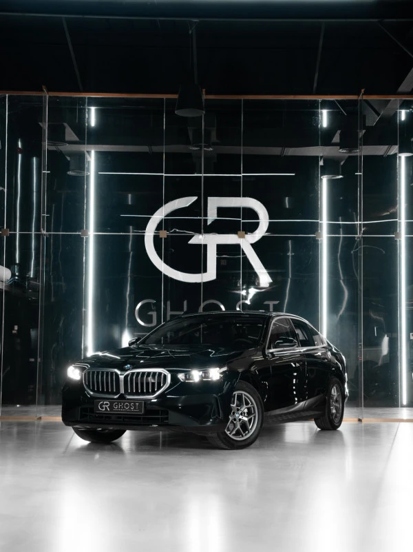  Black BMW 520i Photo 