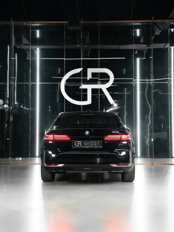  Black BMW 520i Photo 