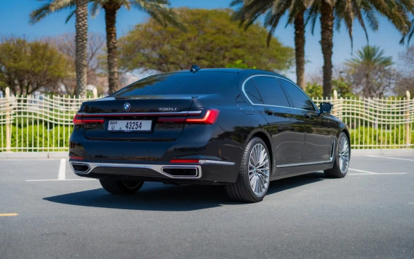 Black BMW 730Li Photo 