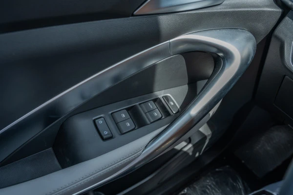  Black Chevrolet Captiva Photo 