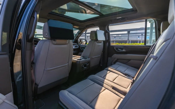  Black Chevrolet Suburban Photo 