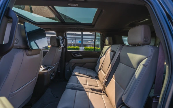  Black Chevrolet Suburban Photo 