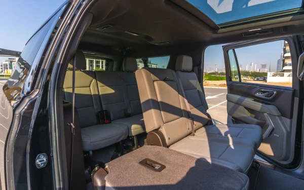  Black Chevrolet Suburban Photo 