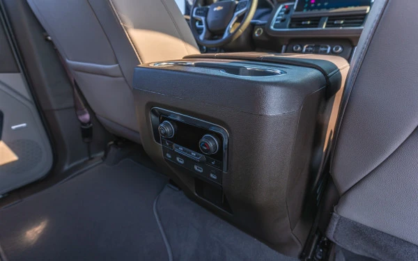  Black Chevrolet Suburban Photo 