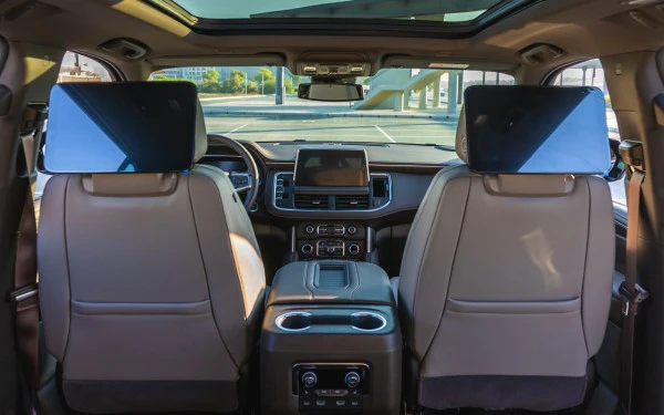  Black Chevrolet Suburban Photo 