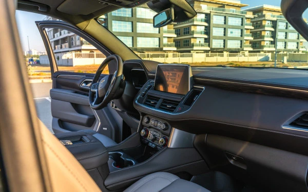  Black Chevrolet Suburban Photo 