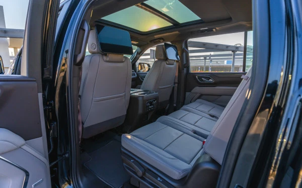  Black Chevrolet Suburban Photo 