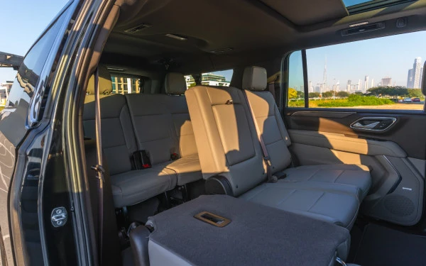  Black Chevrolet Suburban Photo 