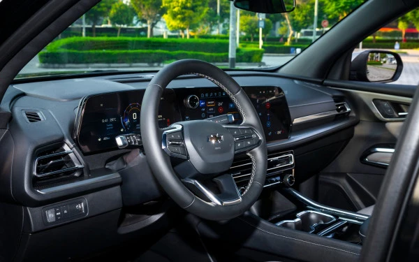  Black Chevrolet Traverse Photo 