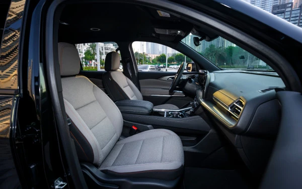  Black Chevrolet Traverse Photo 