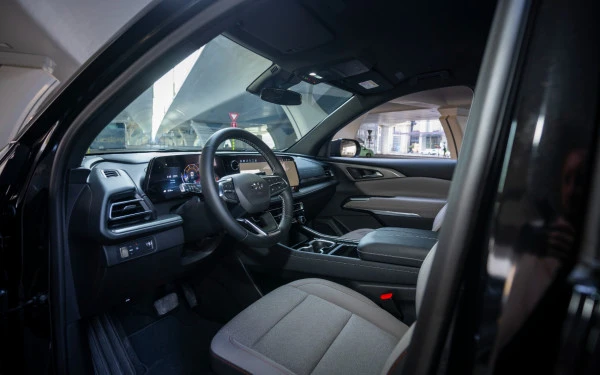  Black Chevrolet Traverse Photo 