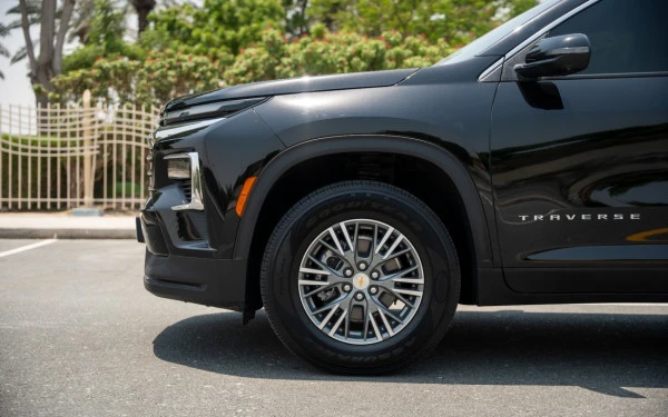  Black Chevrolet Traverse Photo 