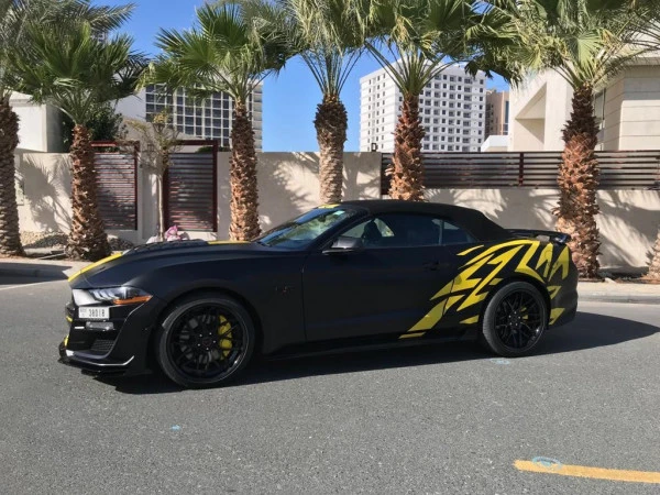  Black Ford Mustang V8 cabrio Photo 