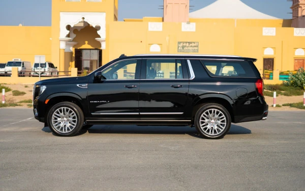  Black GMC Yukon XL Photo 