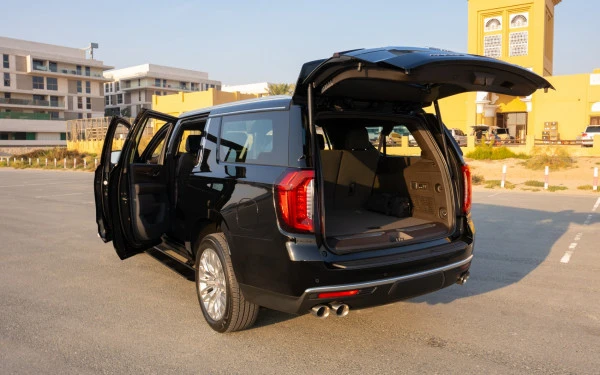  Black GMC Yukon XL Photo 