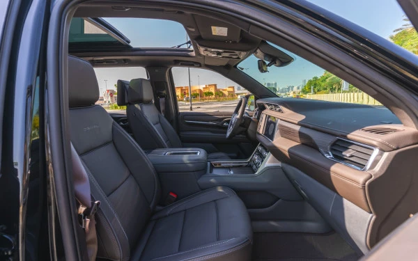  Black GMC Yukon Denali Photo 