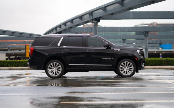  Black GMC Yukon Denali Photo 