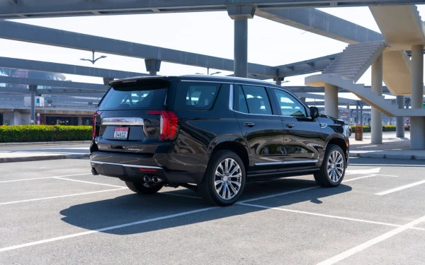  Black GMC Yukon Denali Photo 