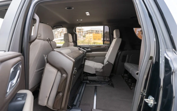  Black GMC Yukon XL SLE Photo 