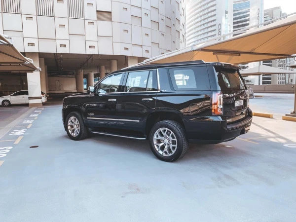  Black GMC Yukon Photo 