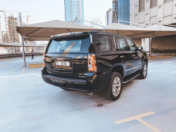  Black GMC Yukon Photo 