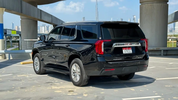  Black GMC Yukon Photo 