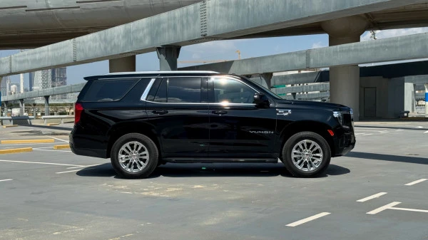  Black GMC Yukon Photo 