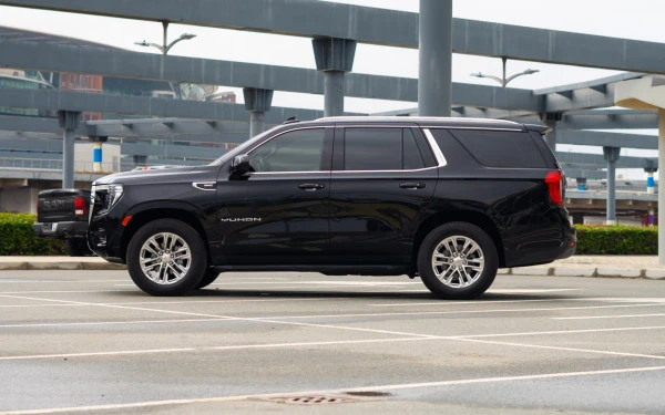  Black GMC Yukon Photo 