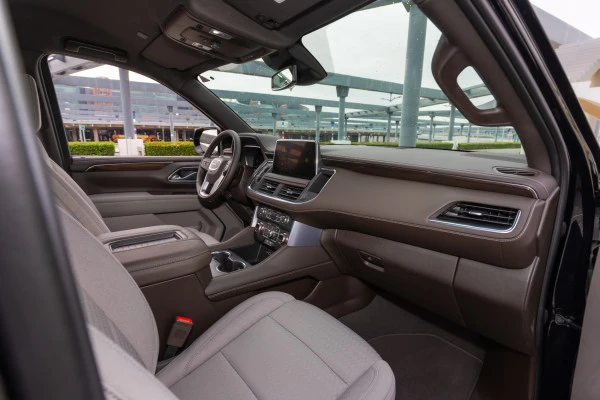  Black GMC Yukon Photo 