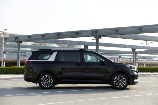  Black KIA Carnival Photo 
