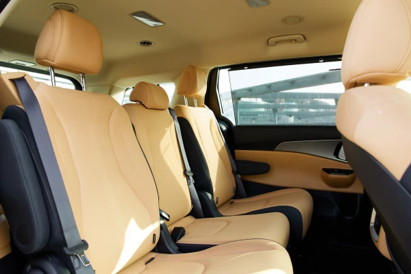  Black KIA Carnival Photo 