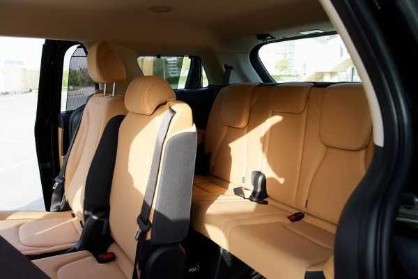  Black KIA Carnival Photo 