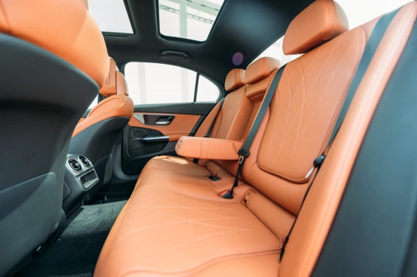  Black Mercedes C200 Photo 