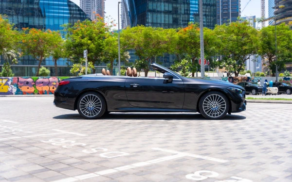  Black Mercedes CLE 200 AMG cabriolet/convertible Photo 