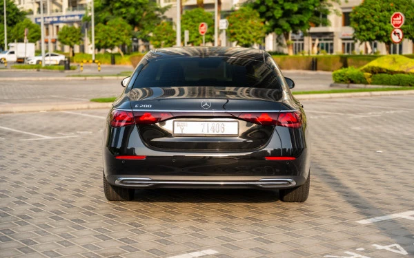  Black Mercedes E200 Photo 