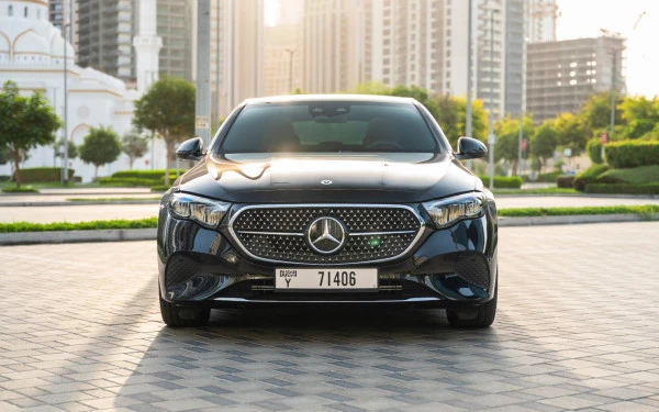  Black Mercedes E200 Photo 