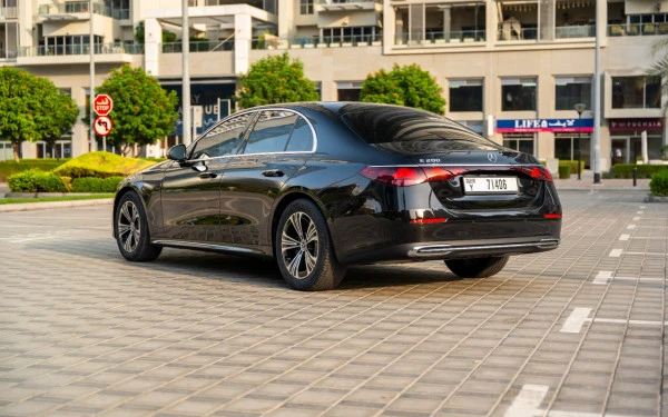  Black Mercedes E200 Photo 