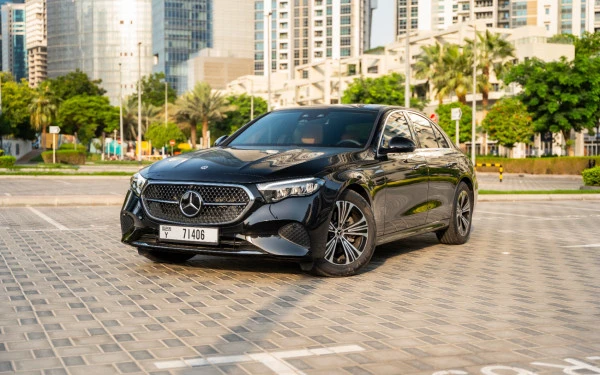  Black Mercedes E200 Photo 