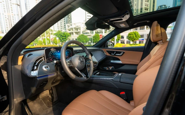  Black Mercedes E200 Photo 