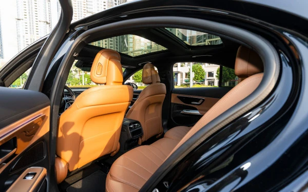  Black Mercedes E200 Photo 