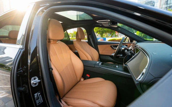  Black Mercedes E200 Photo 