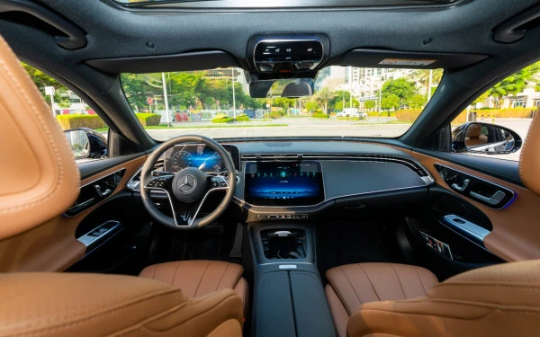  Black Mercedes E200 Photo 