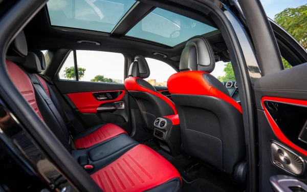  Black Mercedes GLC 200 SUV Photo 